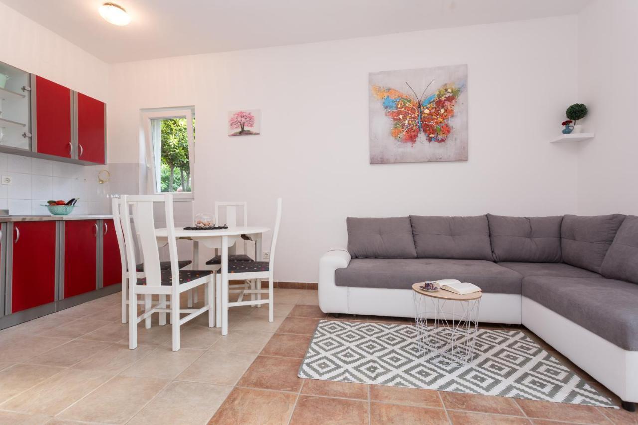 Lara - Apartment Near The Beach Vrbnik Exterior photo
